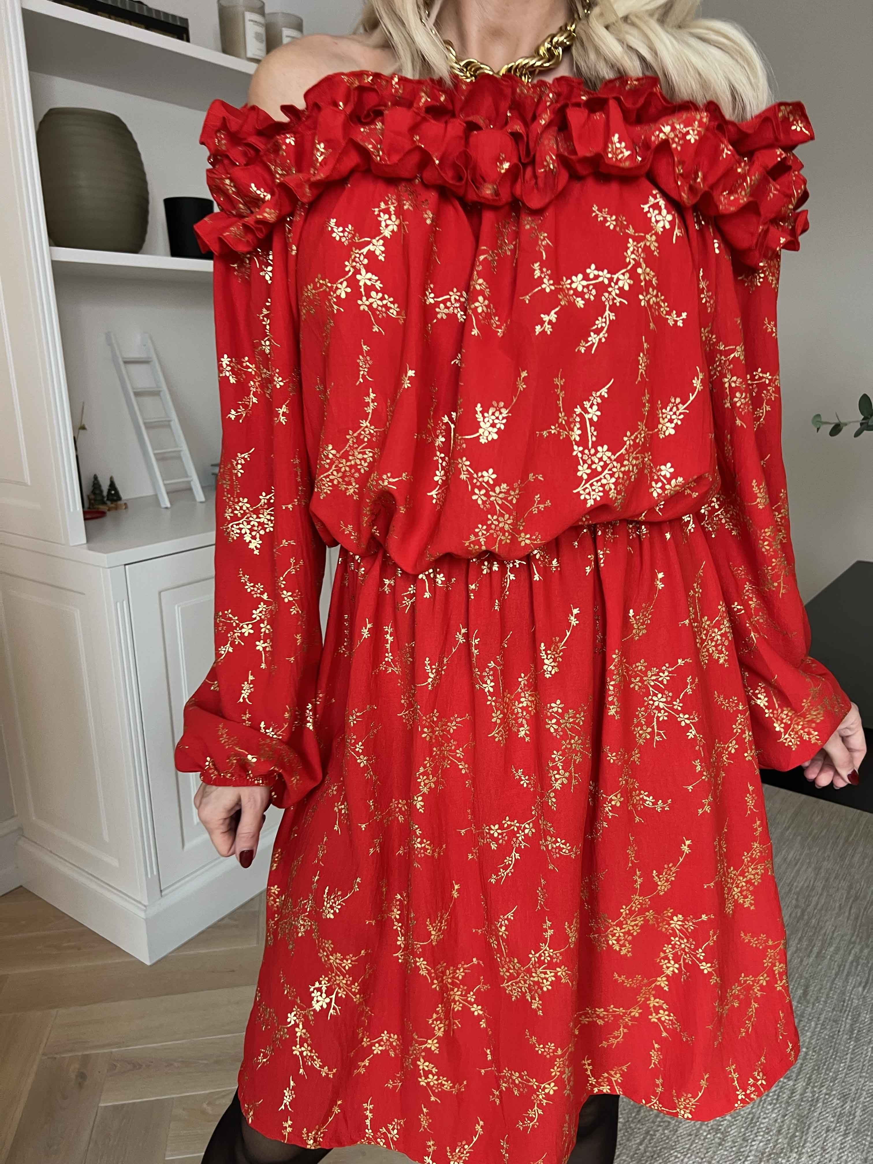 Chili Gold Fitted Dress - Kjole i guld print med flæsekant og elastik i taljen